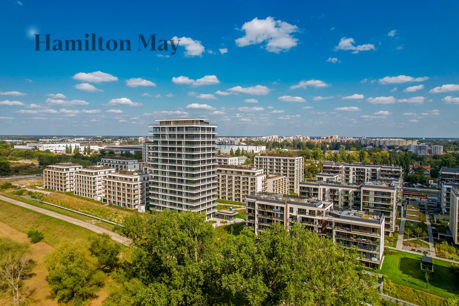 Bulwary Praskie: Modern Architecture and Proximity to Nature - slider