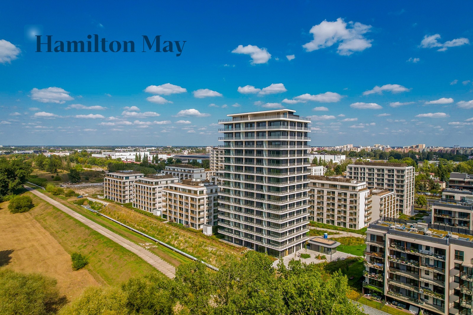 Bulwary Praskie: Modern Architecture and Proximity to Nature - slider