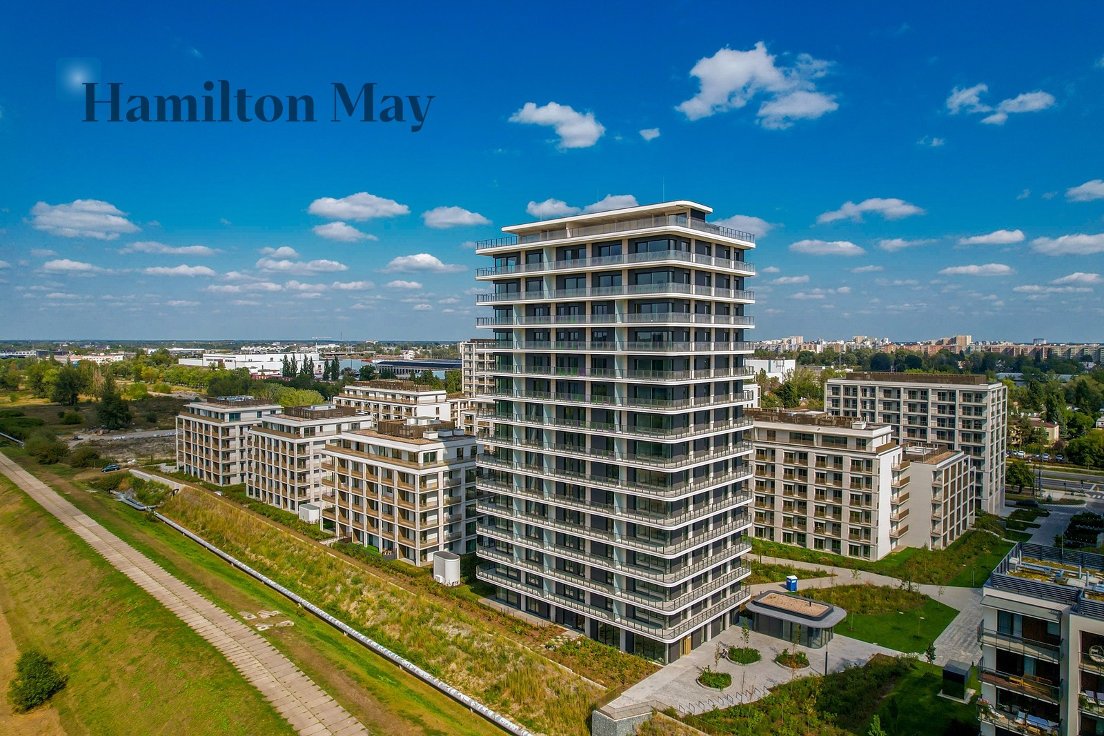 Bulwary Praskie: Modern Architecture and Proximity to Nature - slider
