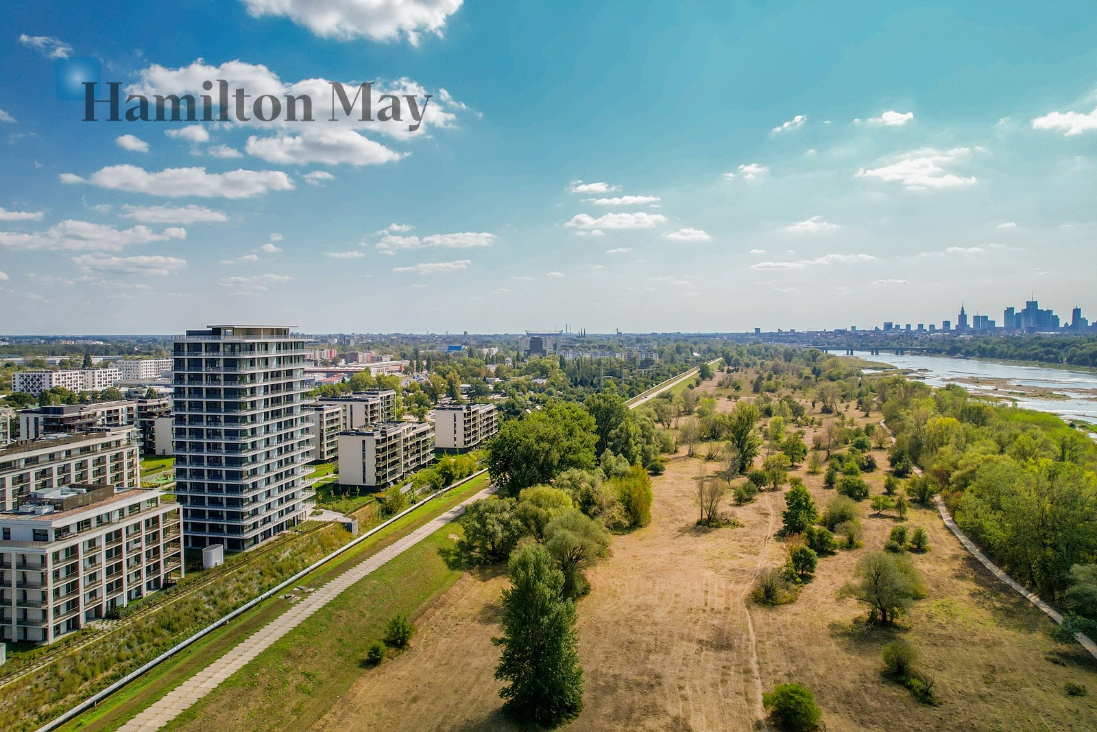 Bulwary Praskie: Modern Architecture and Proximity to Nature - slider