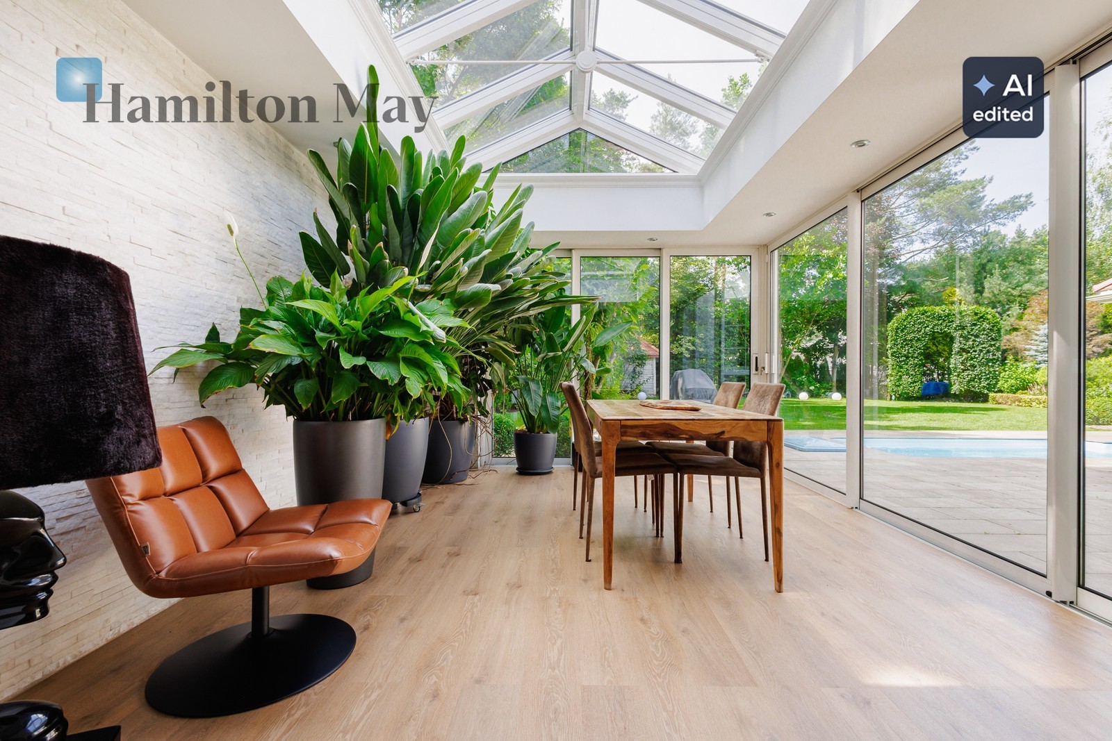 Distance to centre: 25.59 km Price: 3800000 PLN Bedrooms: 6 Bathrooms: 4 Plot size: 1848m2 Price/m2: 9500 PLN - slider
