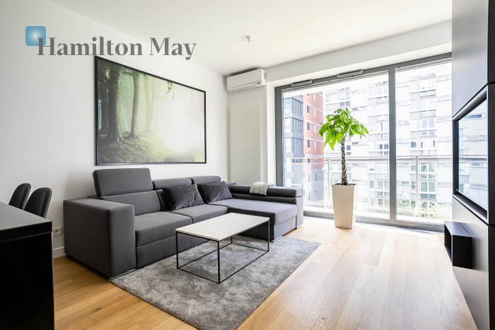 City: Warszawa Street: Grzybowska Region: Śródmieście Subregion: Śródmieście Północne Distance to centre: 1.09 km Level: 6 Price: 1340000 PLN Bedrooms: 1 Bathrooms: 1 Size: 38.4m2 Price/m2: 34896 PLN - slider