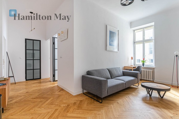 City: Warszawa Street: Hoża Region: Śródmieście Subregion: Śródmieście Północne Distance to centre: 0.47 km Level: 4 Price: 4200 PLN Bedrooms: 1 Bathrooms: 1 Size: 50m2 Price/m2: 84 PLN - slider