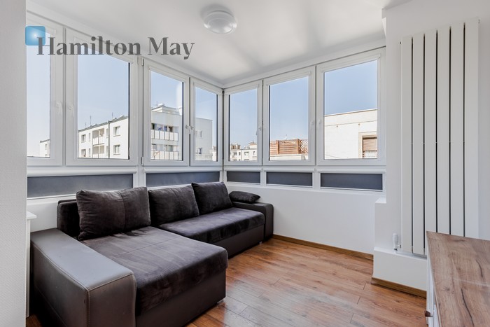 City: Warszawa Street: Aleja Jana Pawła II Region: Śródmieście Subregion: Muranów Distance to centre: 2.58 km Level: 6 Price: 5300 PLN Bedrooms: 4 Bathrooms: 2 Size: 93m2 Price/m2: 57 PLN - slider