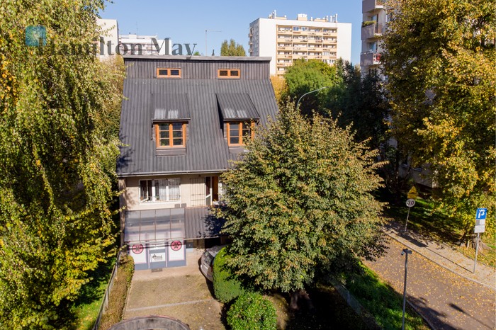 City: Kraków Street: Kazimierza Wielkiego Region: Krowodrza Subregion: Nowa Wieś Price: 3150000 PLN Bedrooms: 5 Bathrooms: 2 Plot size: 347m2 Price/m2: 12600 PLN - slider