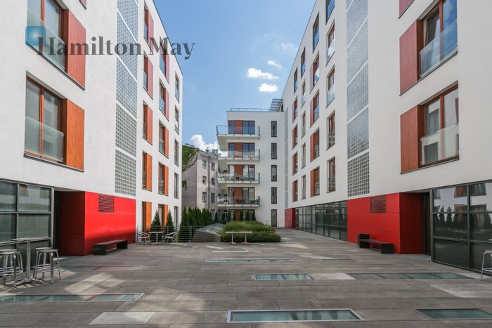 City: Warszawa Street: Piękna Region: Śródmieście Level: 6 Status: existing Number of units: 76 Price on application Rental price from: nullPLN Avg. rental price/m2: nullPLN