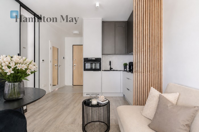 Street: Elektryczna Region: Śródmieście Subregion: Powiśle Distance to centre: 1.62 km Level: 1 Price: 1350000 PLN Bedrooms: 1 Bathrooms: 1 Size: 35m2 Price/m2: 38571 PLN - slider