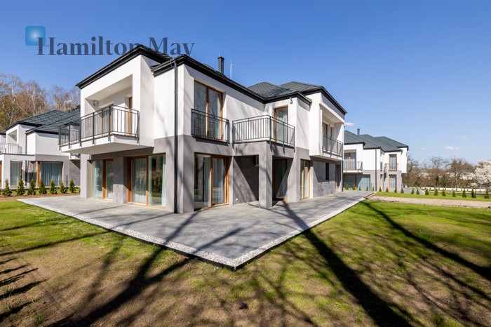 City: Lusina Street: Świętego Floriana Region: Świętego Floriana, Lusina Distance to centre: 10.35 km Price: 18500 PLN Bedrooms: 8 Bathrooms: 6 Plot size: 1200m2 Price/m2: 51 PLN - slider